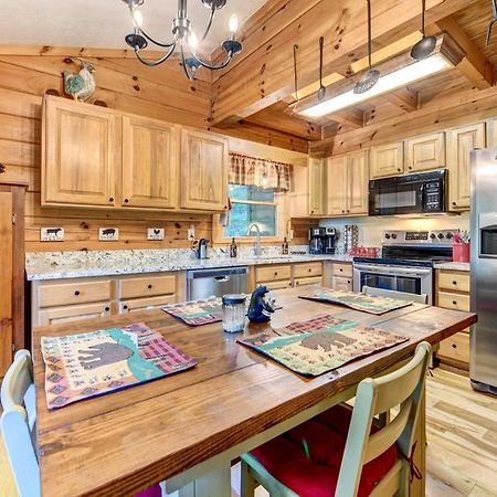 Waynesville Cabin With Covered Deck And Fire Pit! Lake Junaluska 外观 照片