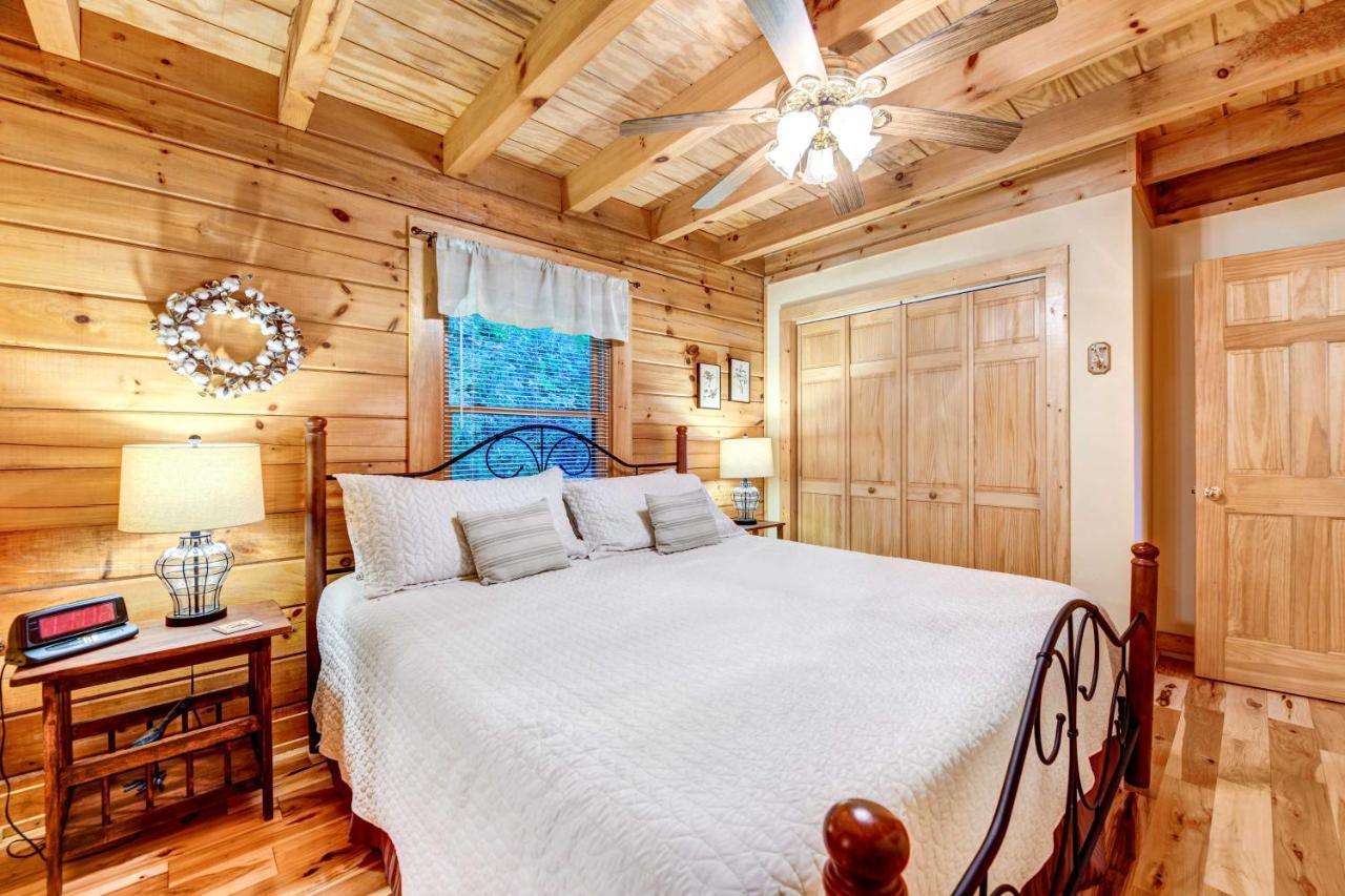 Waynesville Cabin With Covered Deck And Fire Pit! Lake Junaluska 外观 照片