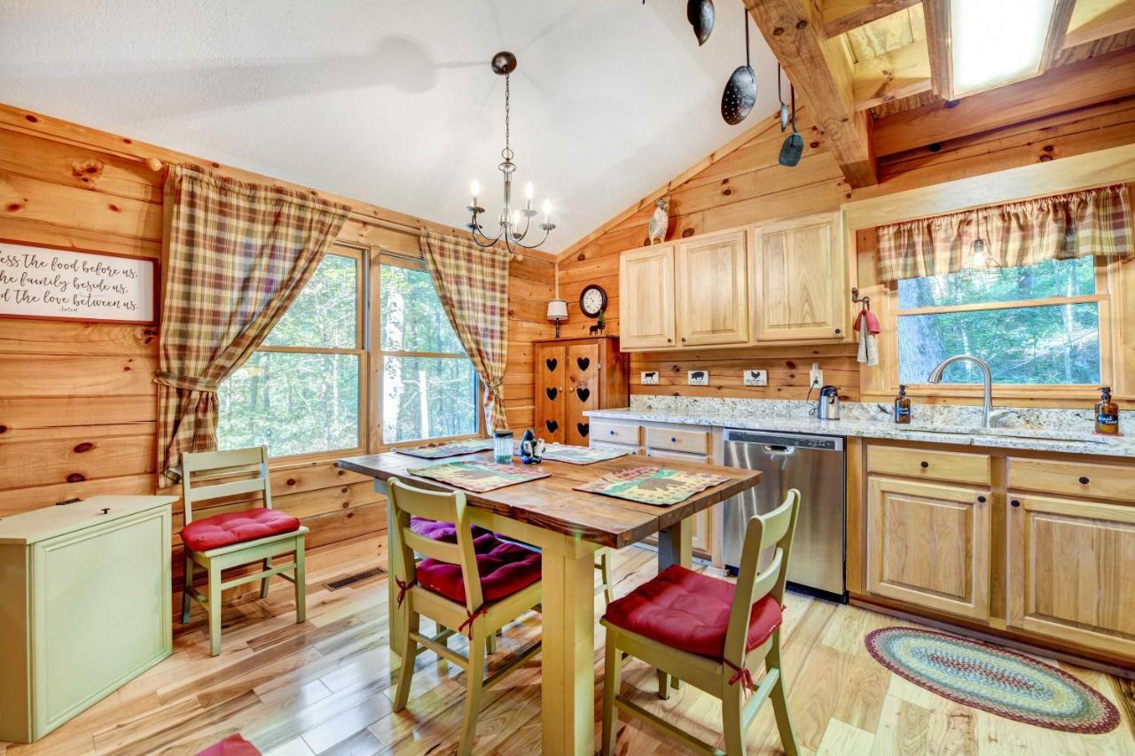Waynesville Cabin With Covered Deck And Fire Pit! Lake Junaluska 外观 照片