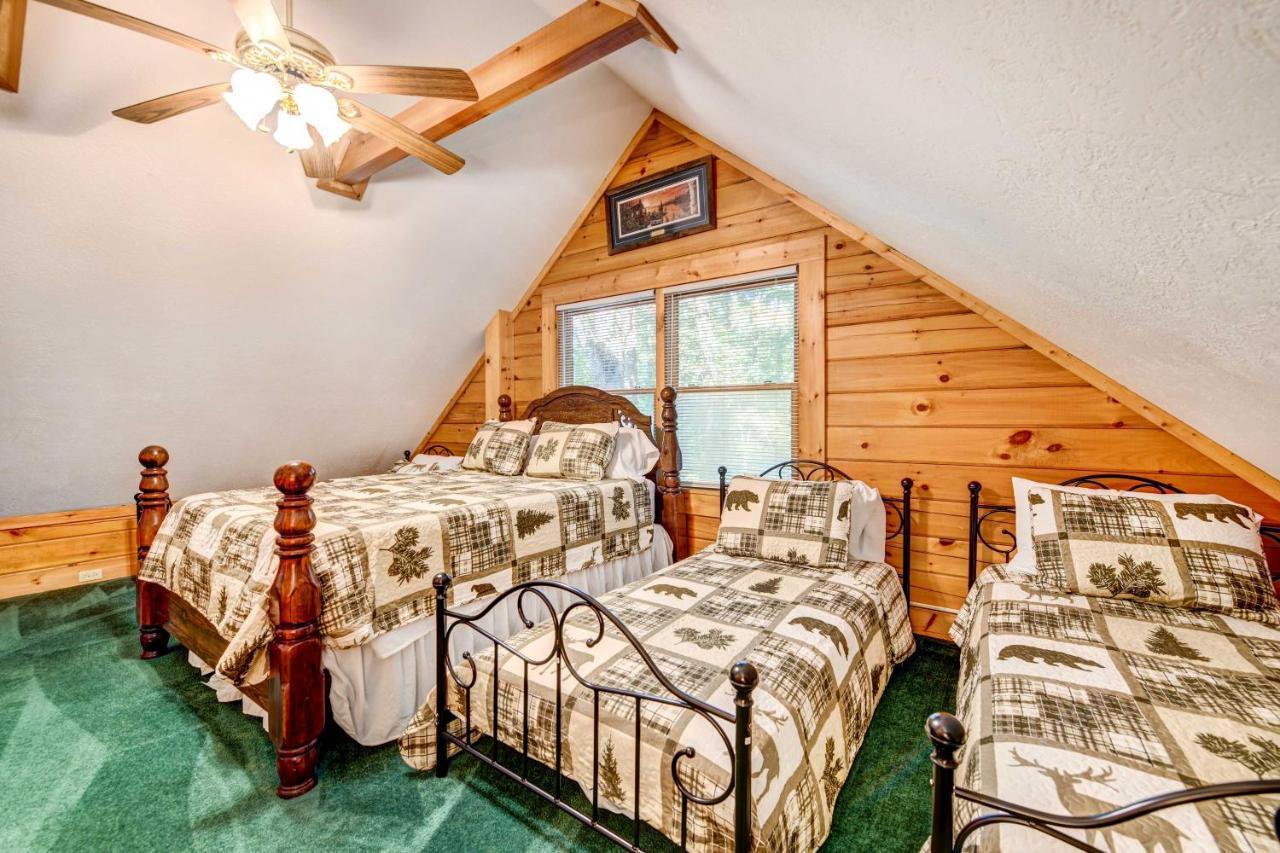 Waynesville Cabin With Covered Deck And Fire Pit! Lake Junaluska 外观 照片