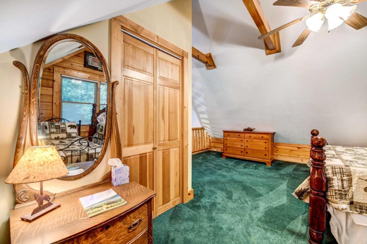 Waynesville Cabin With Covered Deck And Fire Pit! Lake Junaluska 外观 照片
