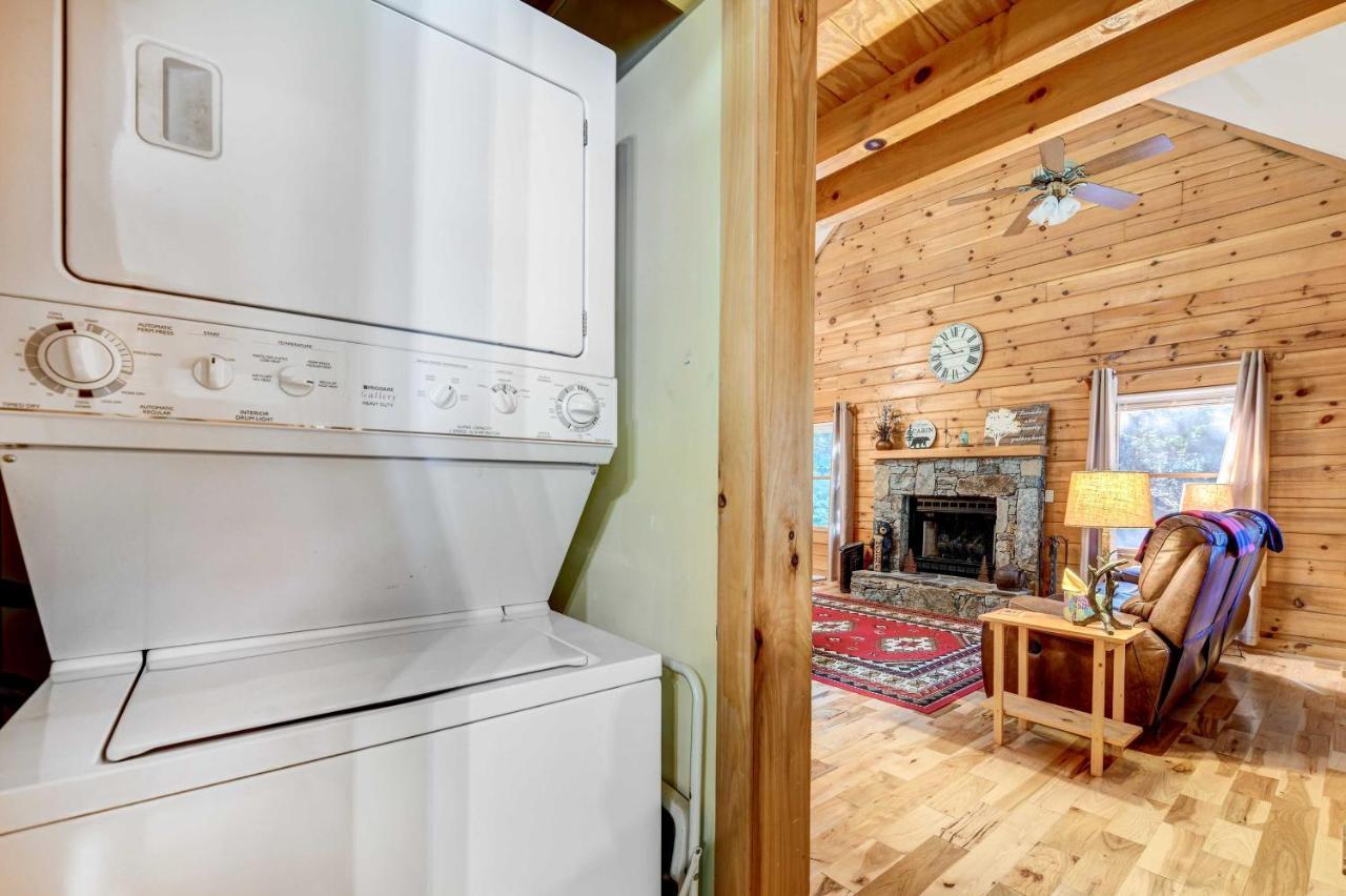 Waynesville Cabin With Covered Deck And Fire Pit! Lake Junaluska 外观 照片