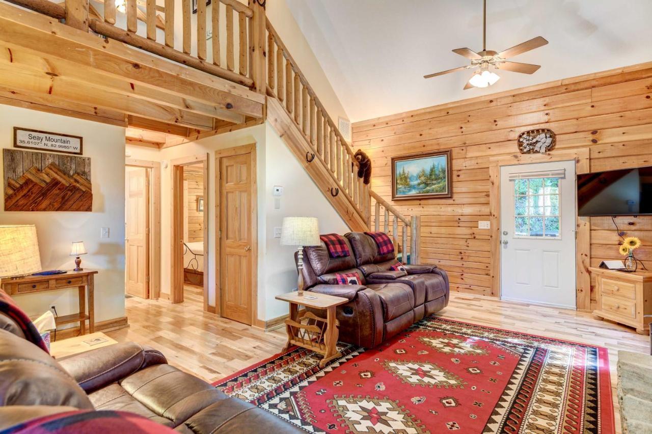 Waynesville Cabin With Covered Deck And Fire Pit! Lake Junaluska 外观 照片