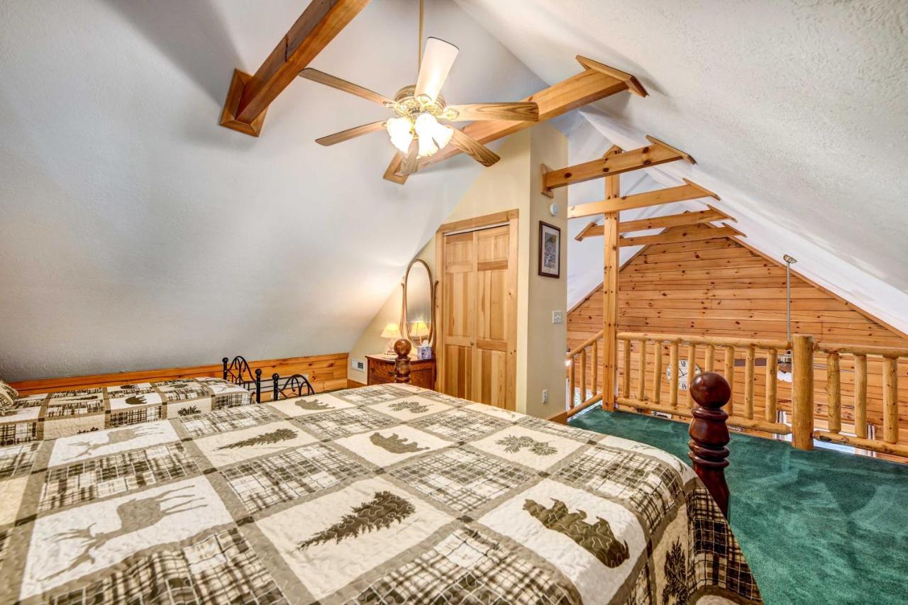 Waynesville Cabin With Covered Deck And Fire Pit! Lake Junaluska 外观 照片